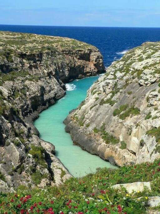 Seafront Penthouse With Terrace In Xlendi, Gozo Apartment Ngoại thất bức ảnh